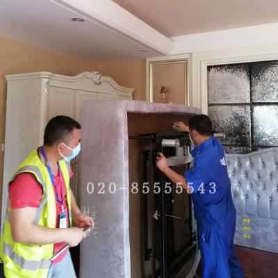 蓮溪社區拆裝師傅正在拆裝家具